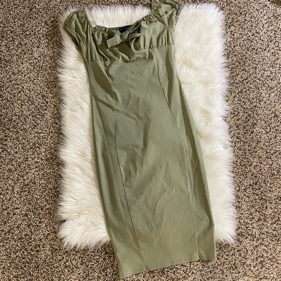 Green Midi Dress 💚 - Picture 2 of 4